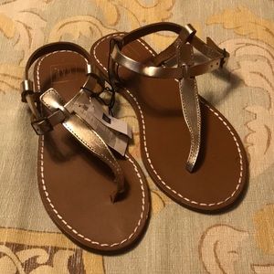 NWT Gap gold leather thong sandals. Size 7